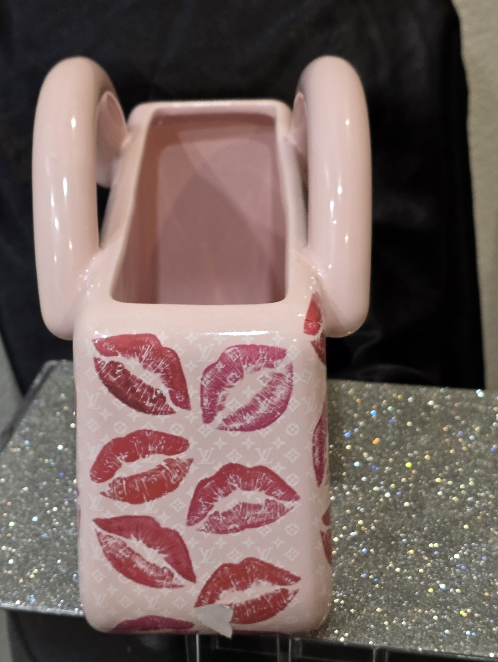 At Home Louis Vuitton Logo Lips Purse-Shaped Decor - Picture 4 of 8